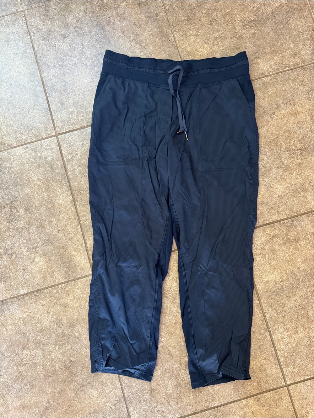 Women’s cropped lululemon studio